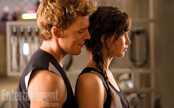 http://www.firstshowing.net/2013/first-look-katniss-and-finnick-in-the-hunger-games-catching-fire/