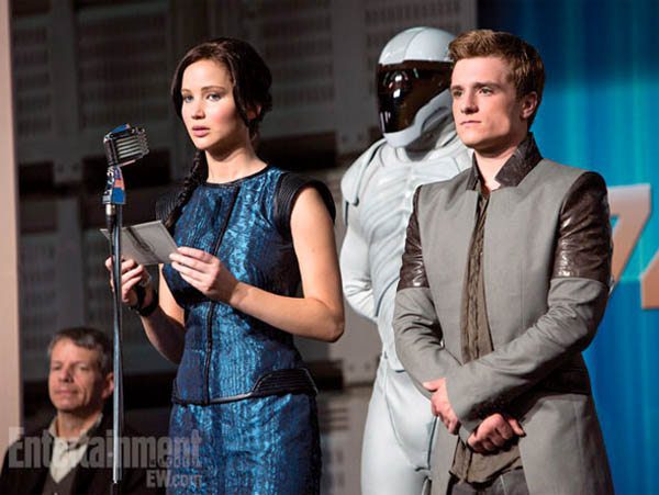 http://www.firstshowing.net/2013/two-more-photos-emerge-from-the-hunger-games-catching-fire/