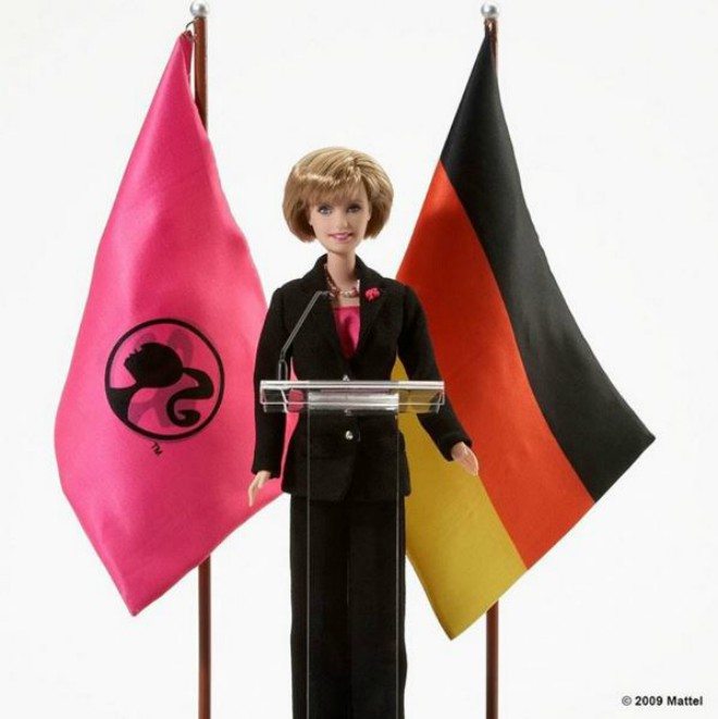 Foto: instagram.com/barbie [Angela Merkel Barbie lutka iz 2009.]